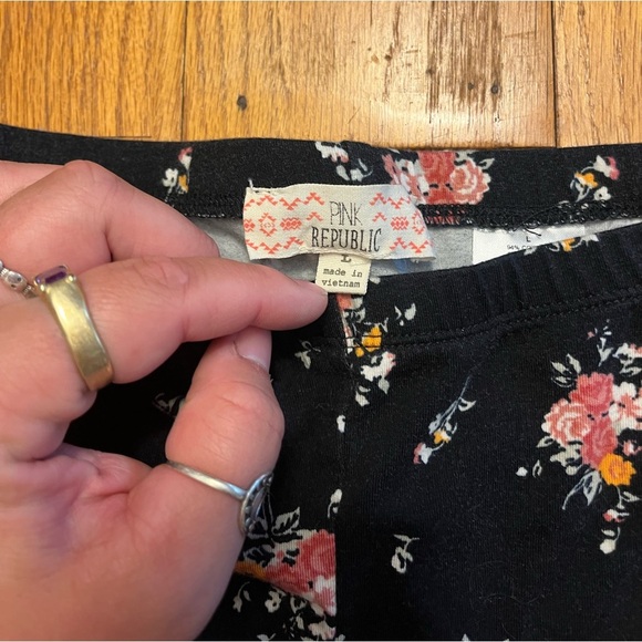 Pink Republic Floral Legging - Picture 5 of 5